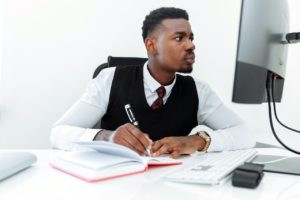 Quel contrat de crédit choisir pour un achat immobilier ? Comment négocier un meilleur taux d'emprunt pour réduire le coût du prêt auprès de l'organisme prêteur ?